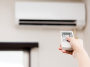 熱中症予防として室内ではエアコン・扇風機を上手に活用