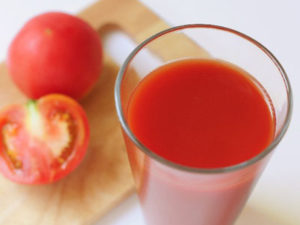 トマトジュースと牛乳をブレンドして飲むのがおススメです