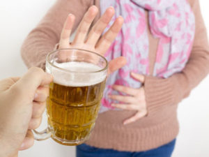 アルコール依存症とただの酒好きの人の違いは、飲酒を自らの意志でコントロールできるかどうか
