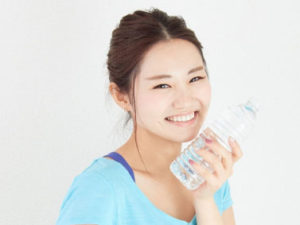 飲み水として必要な水分量は1日に約1リットル
